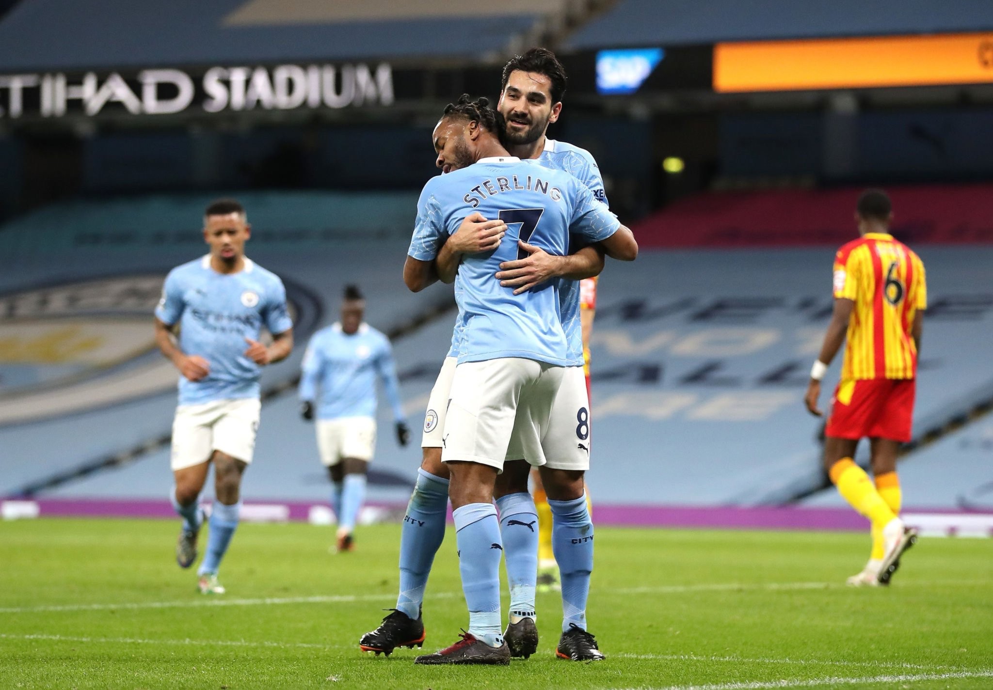 萨拉赫在英超揭幕战打进10球，利物浦晒海报：历史第一人！